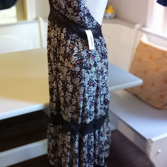 Lost + Wander floral halter tiered maxi dress - Picture 5 of 9